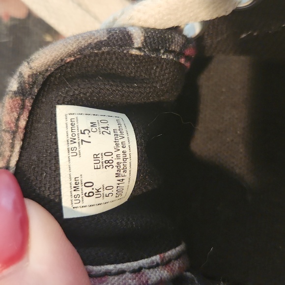 Vans - Picture 3 of 5